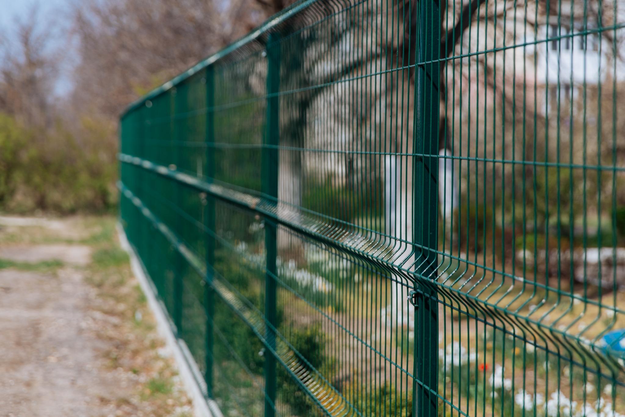 choosing the right security fence from an aesthetic point of view