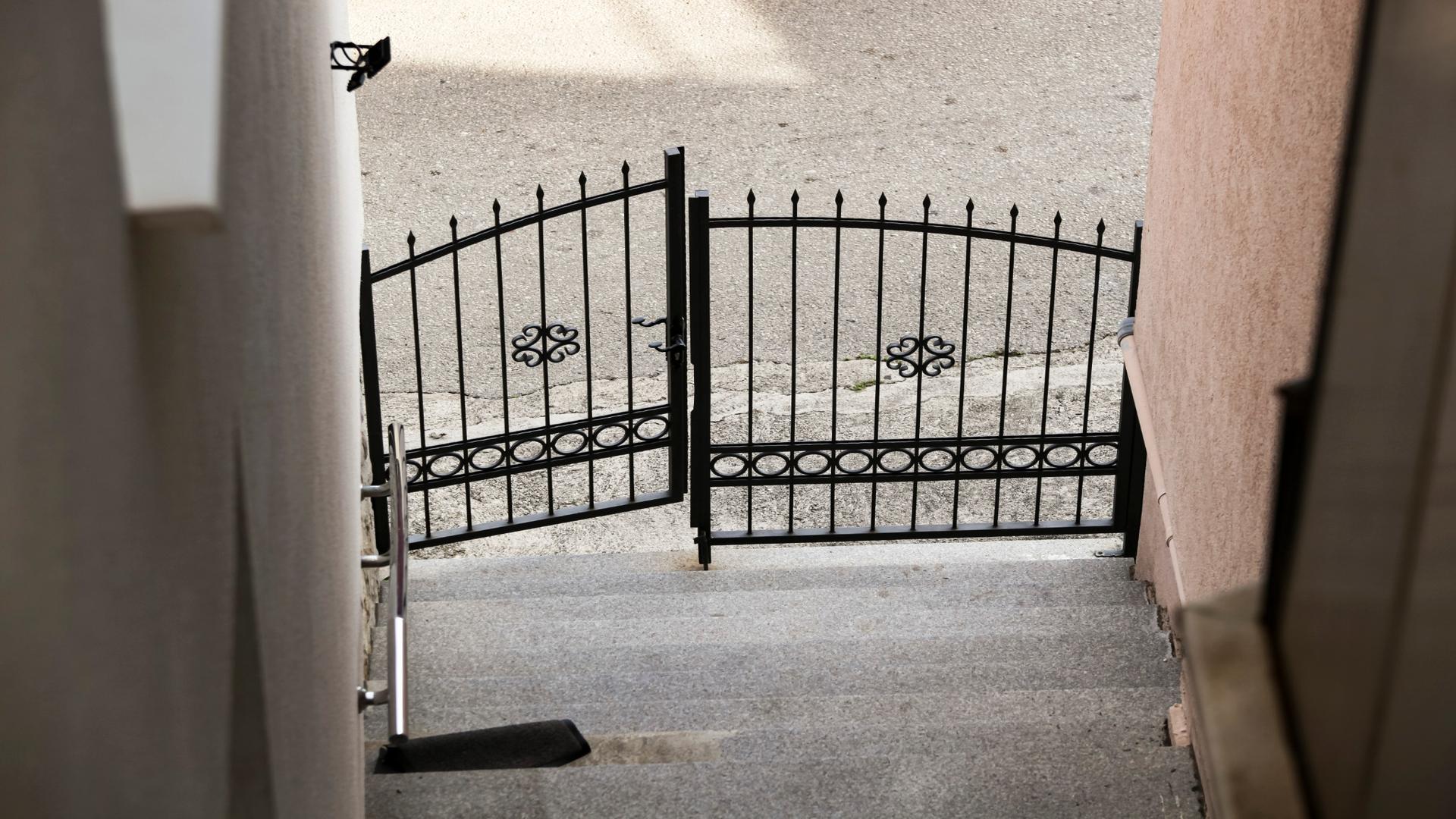 Choosing the right front door gate is more than just an aesthetic decision—it’s a vital investment in the safety and security of your business.