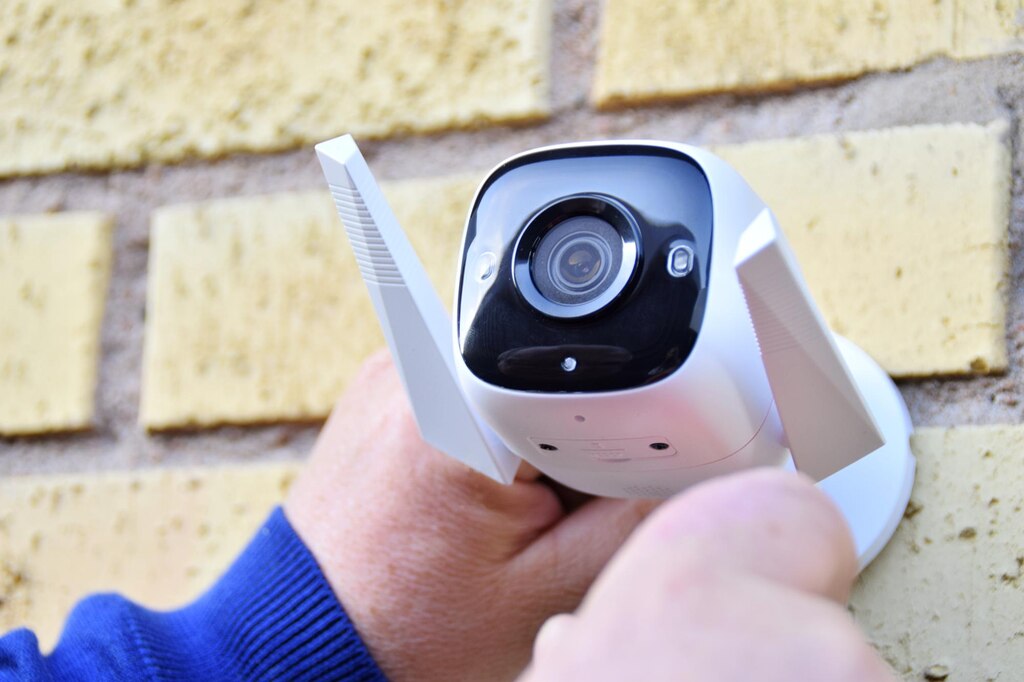 Practical setup to reduce privacy risk and still get useful evidence